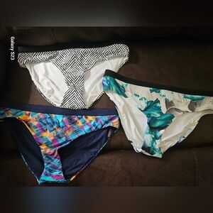 CALIA BY CARRIE UNDERWOOD BIKINI BOTTOMS SIZE MEDIUM WITH THE STICKER LINER